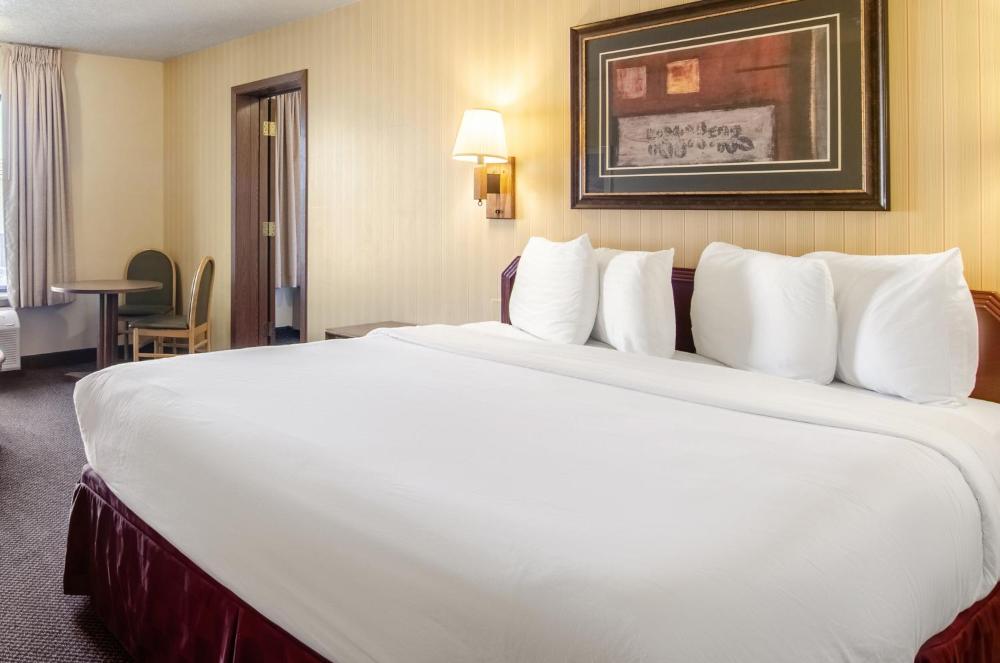 Executive Suite with Two King Beds interior